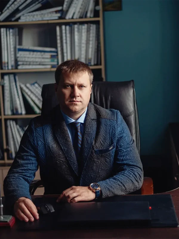 Єлісєєв Дмитро Олексійович, Адвокат. Член Національної асоціації адвокатів України. Є співзасновником адвокатського обʼєднання «Правда» та здійснює адвокатську практику в його межах.